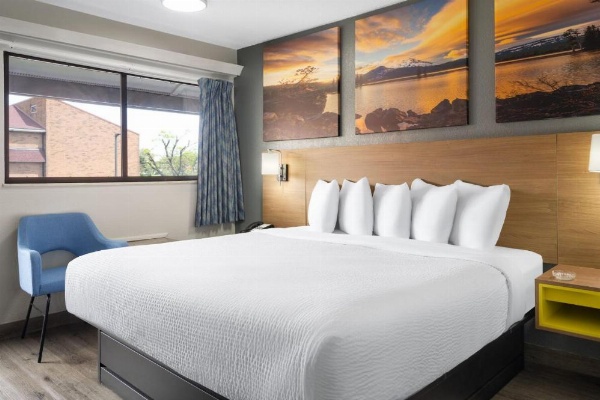 Days Inn by Wyndham Columbus Worthington image 11