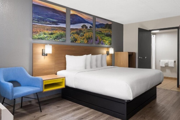 Days Inn by Wyndham Columbus Worthington image 16