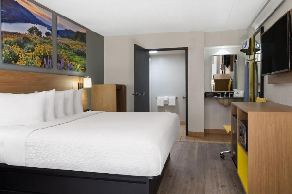 Days Inn by Wyndham Columbus Worthington image 17