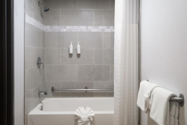 Days Inn by Wyndham Columbus Worthington image 18