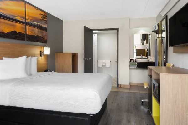 Days Inn by Wyndham Columbus Worthington image 20