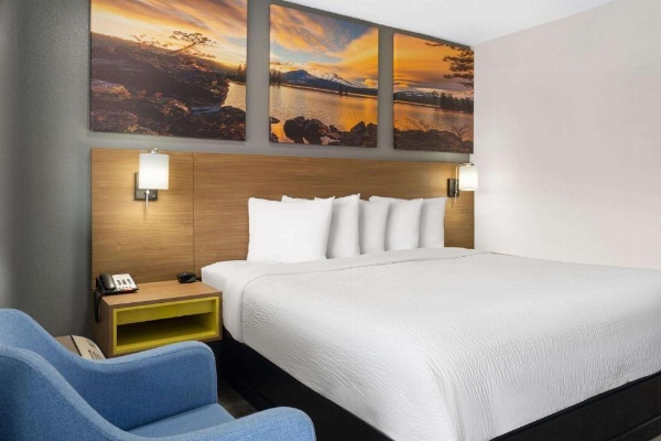 Days Inn by Wyndham Columbus Worthington image 7